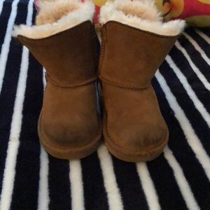 Toddler ugg boots size 6c